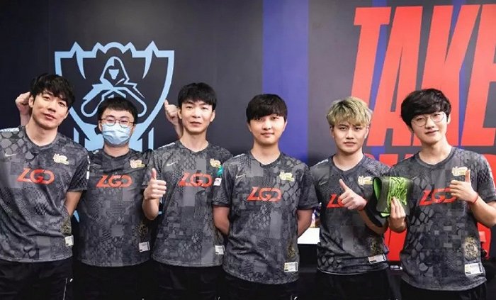 信息面板突 信息面板突